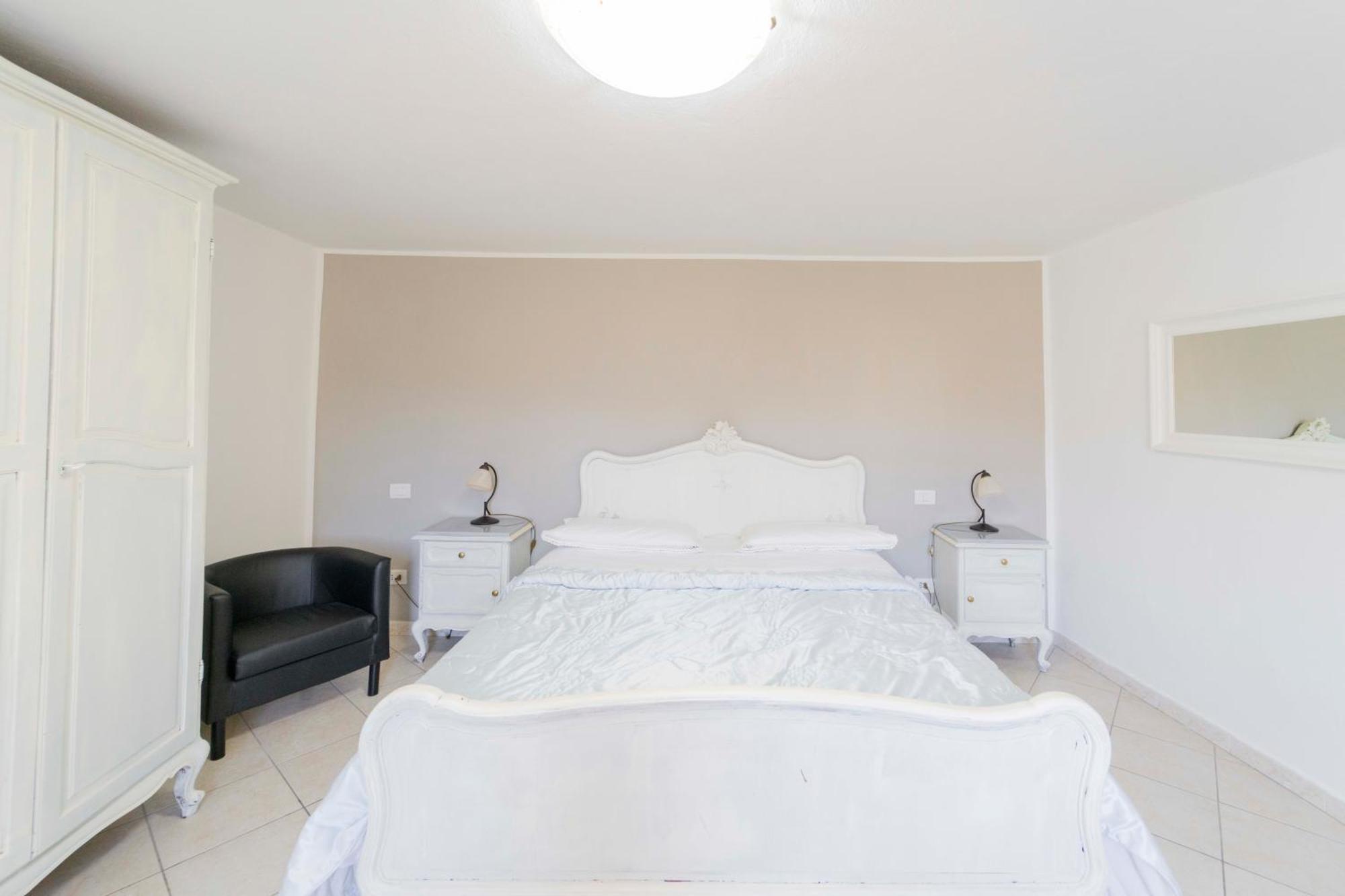 Casa Vacanza Il Portico Монелья Номер фото