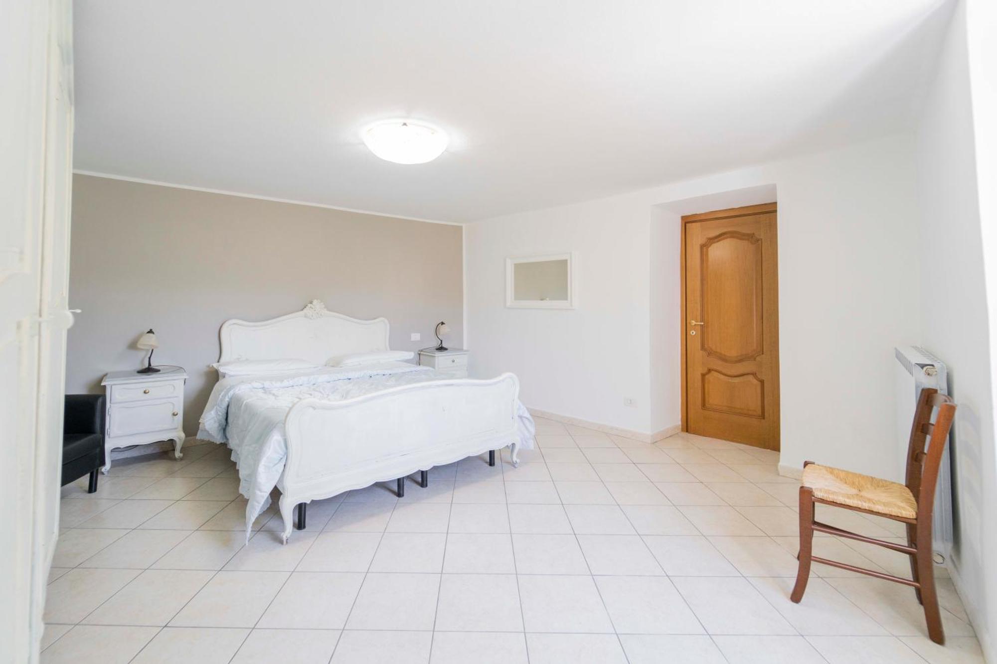 Casa Vacanza Il Portico Монелья Номер фото